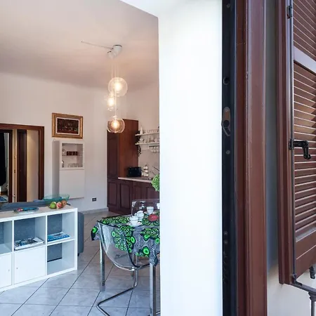 Gioia Home: A Due Passi Dalla Stazione E Con Posto Auto Apartamento Milão
