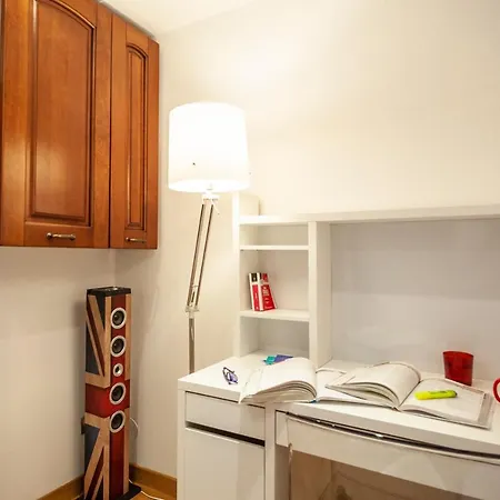 Gioia Home: A Due Passi Dalla Stazione E Con Posto Auto Daire *