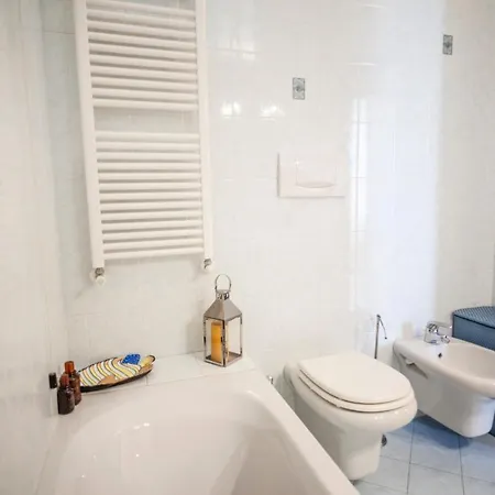 Appartement Gioia Home: A Due Passi Dalla Stazione E Con Posto Auto *